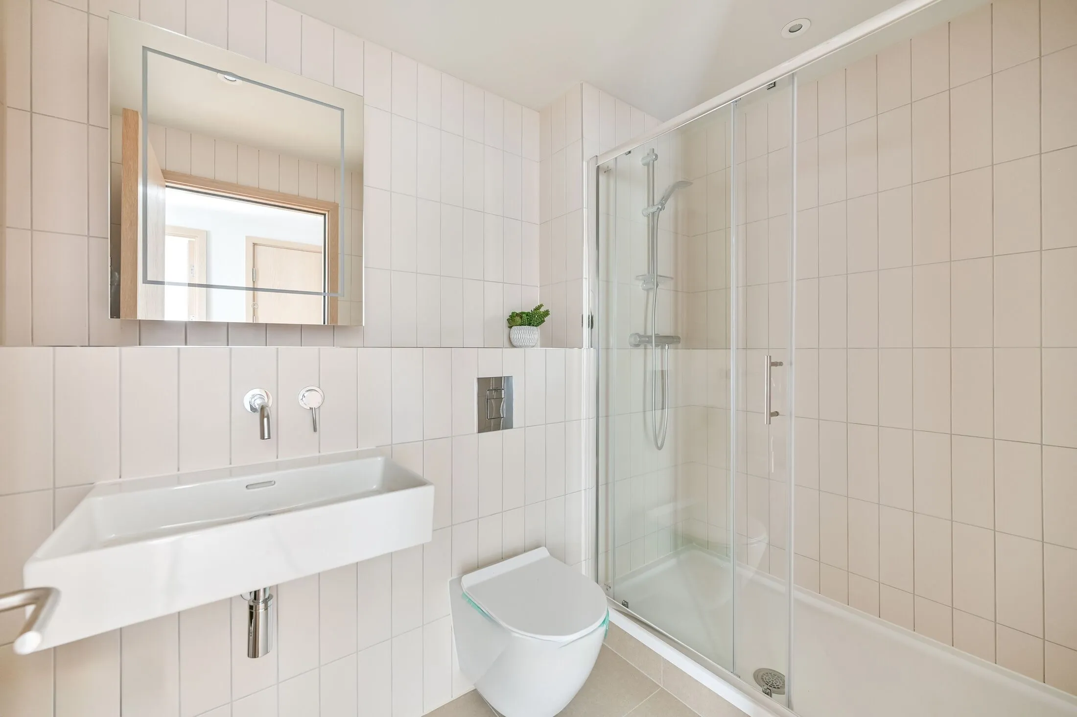 Flat Bath Road in Greater London