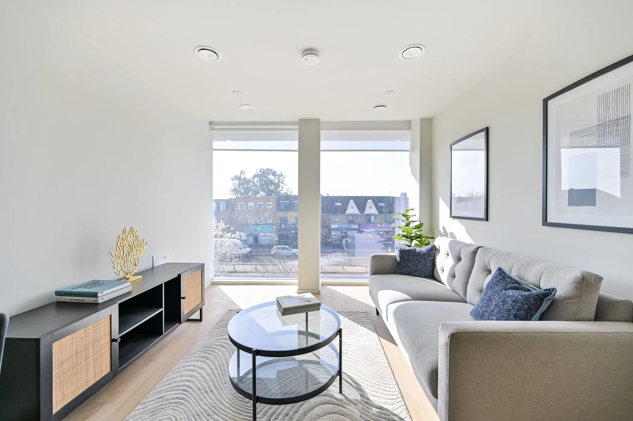 Flat Bath Road in Greater London