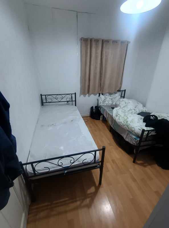 Room King's Road in Greater London