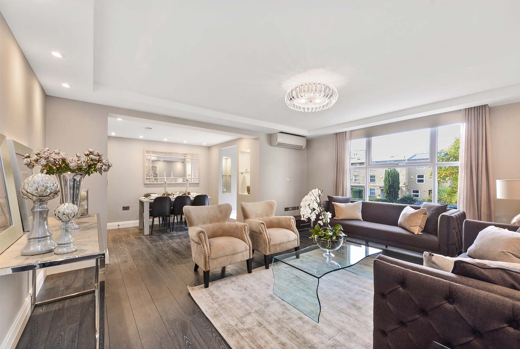 Flat Boydell Court in Greater London