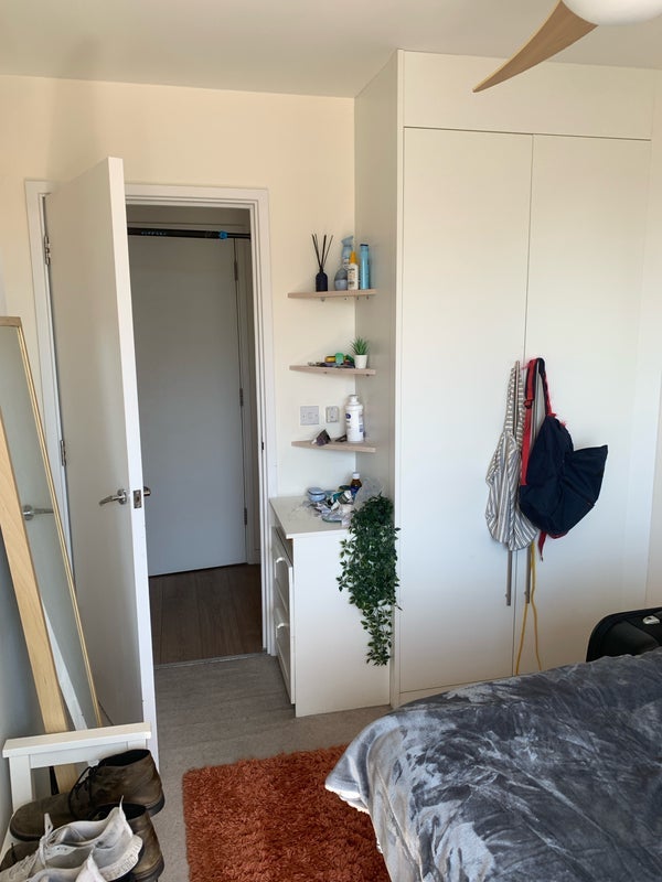 Room St James's Crescent in Greater London