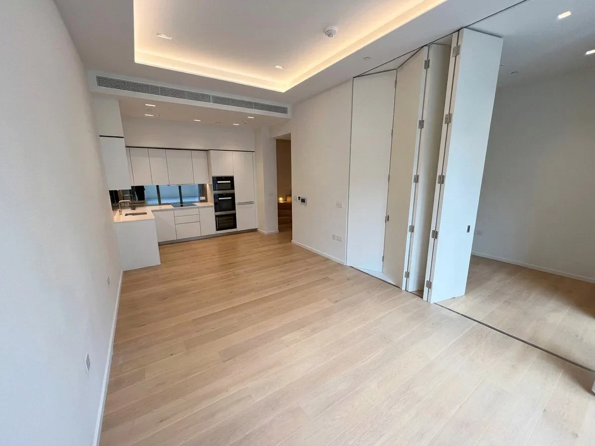 Flat West Road in Greater London