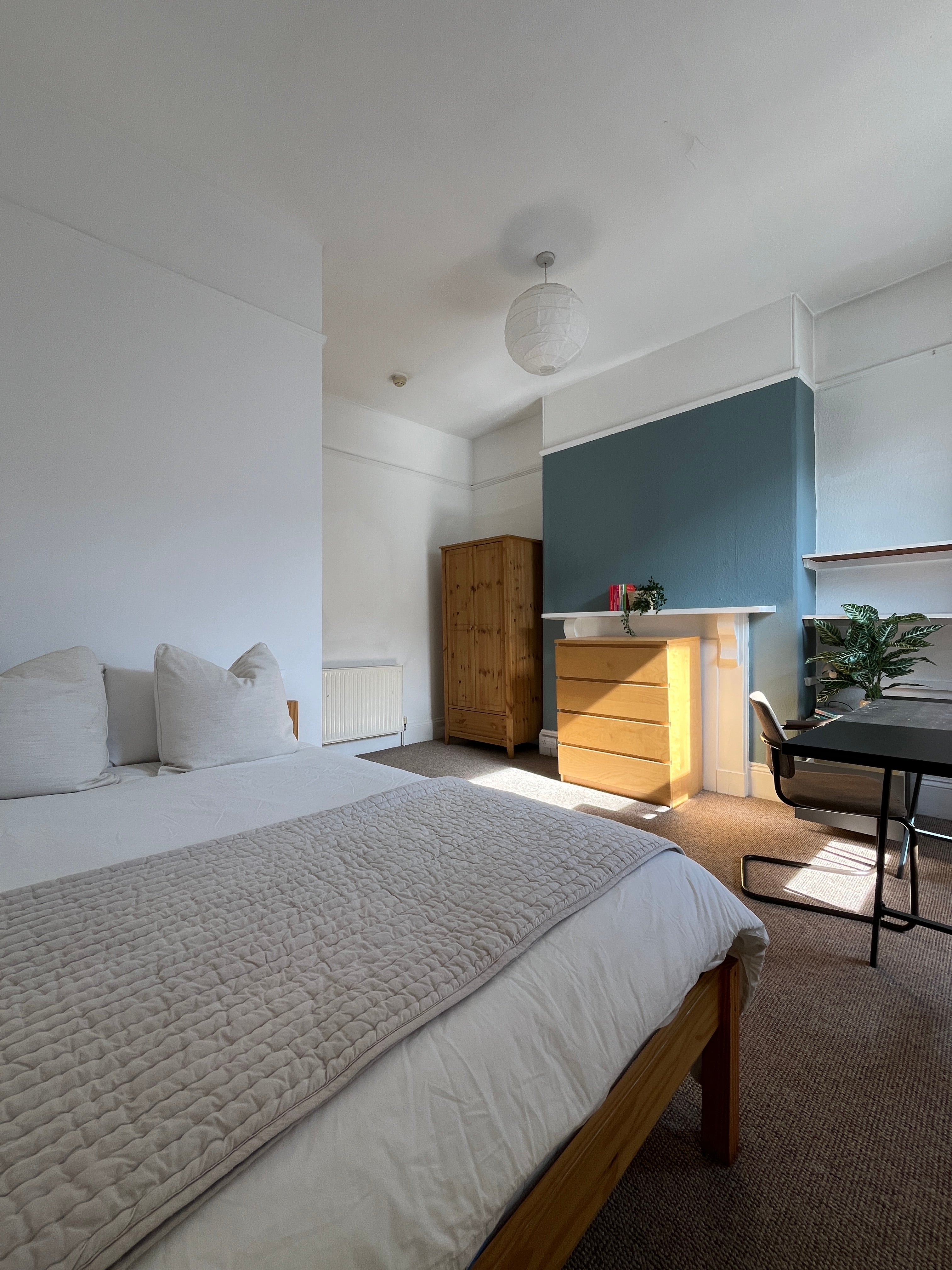 Room Rochester Road in Plymouth