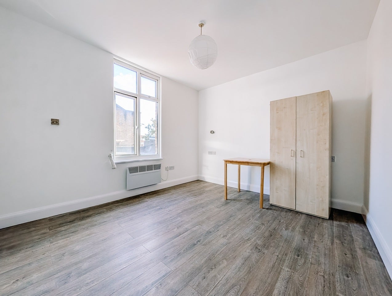 Flat Lewisham Road in Greater London