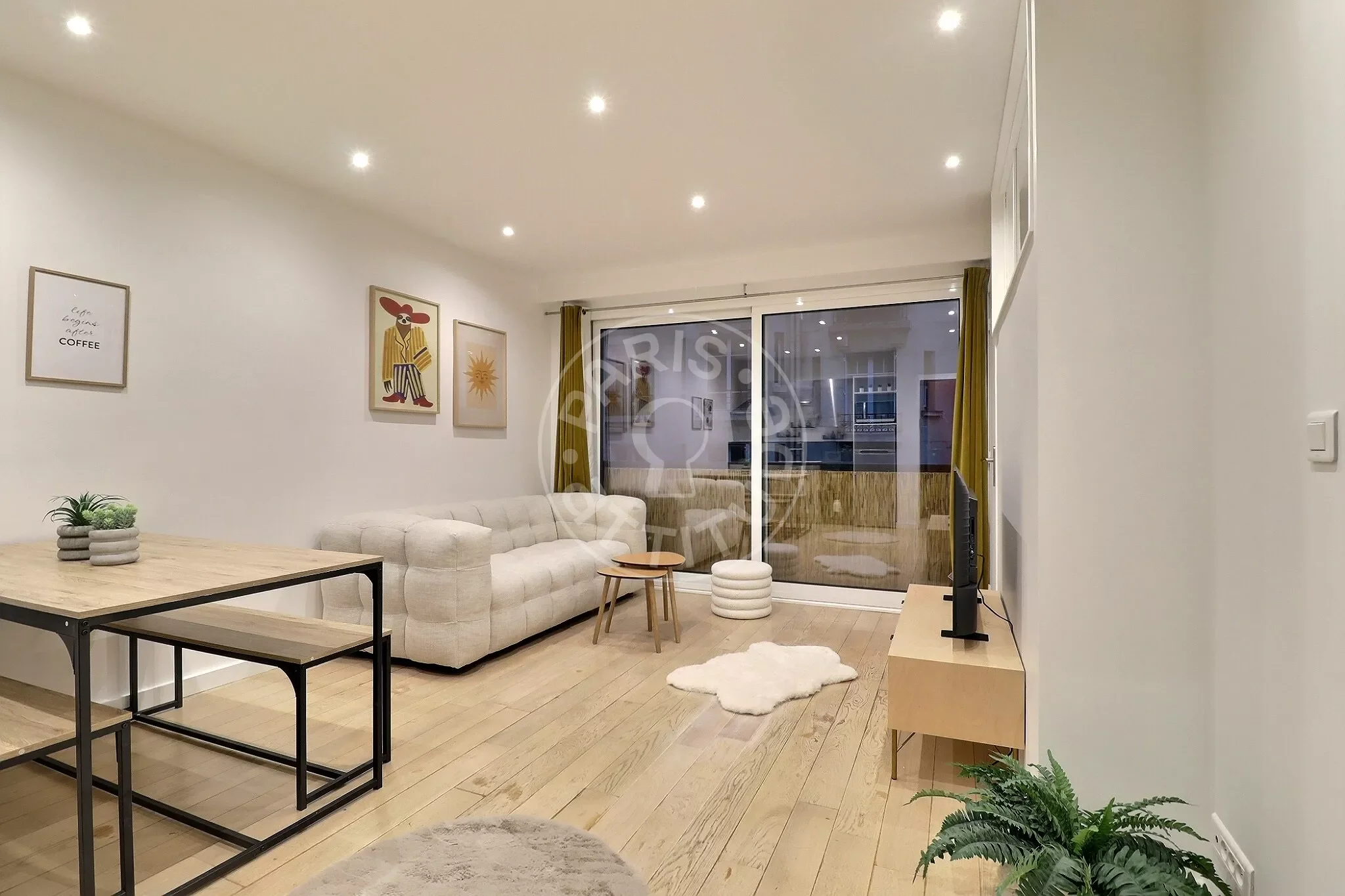 Appartement Rue Paul Saunière à Paris