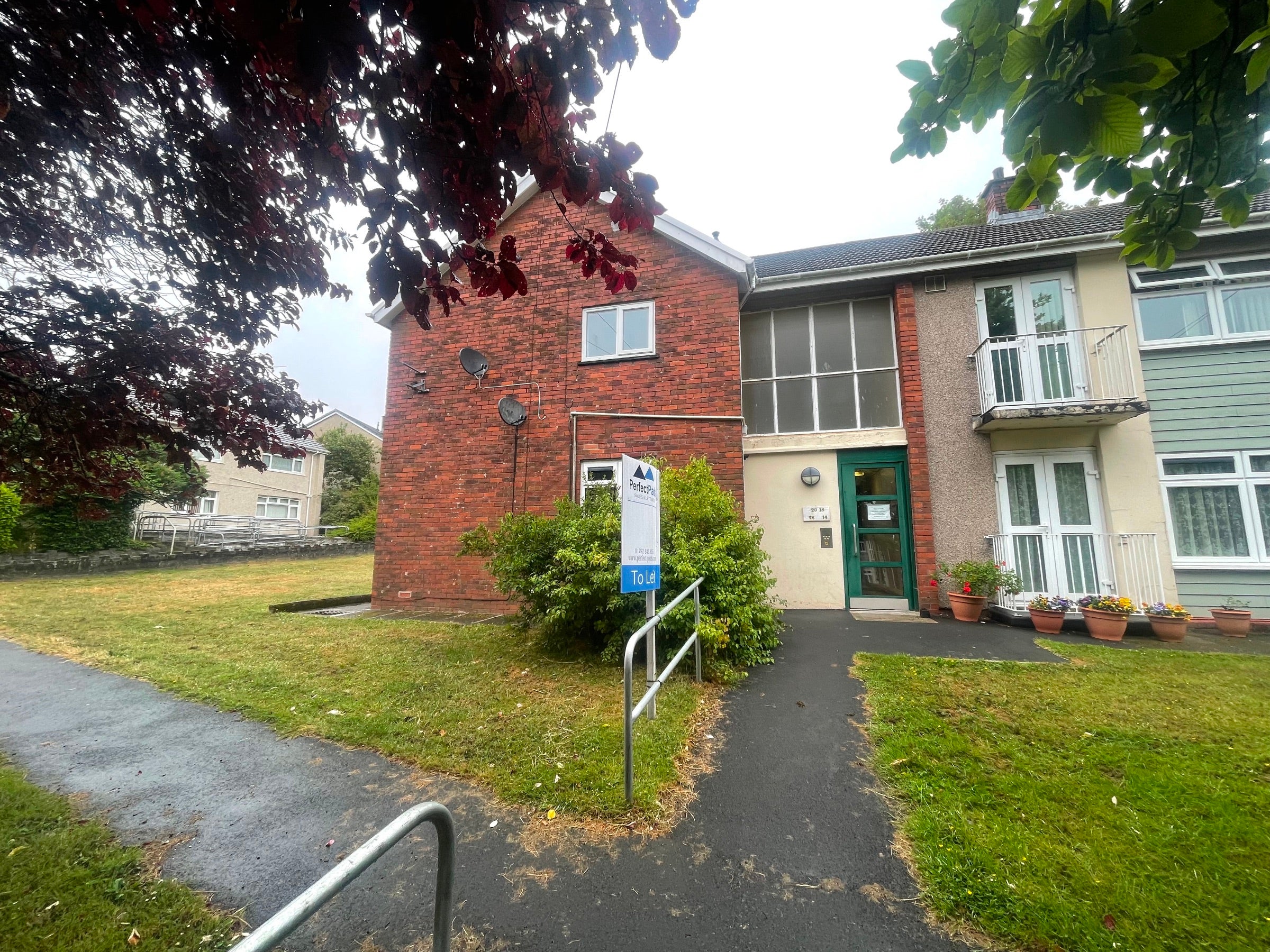 Flat Oak Ridge in Swansea
