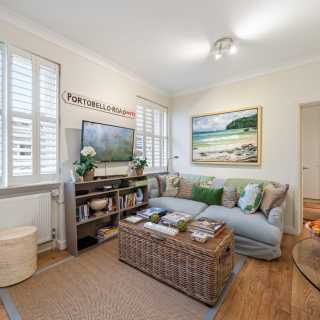Flat Ladbroke Crescent in Greater London