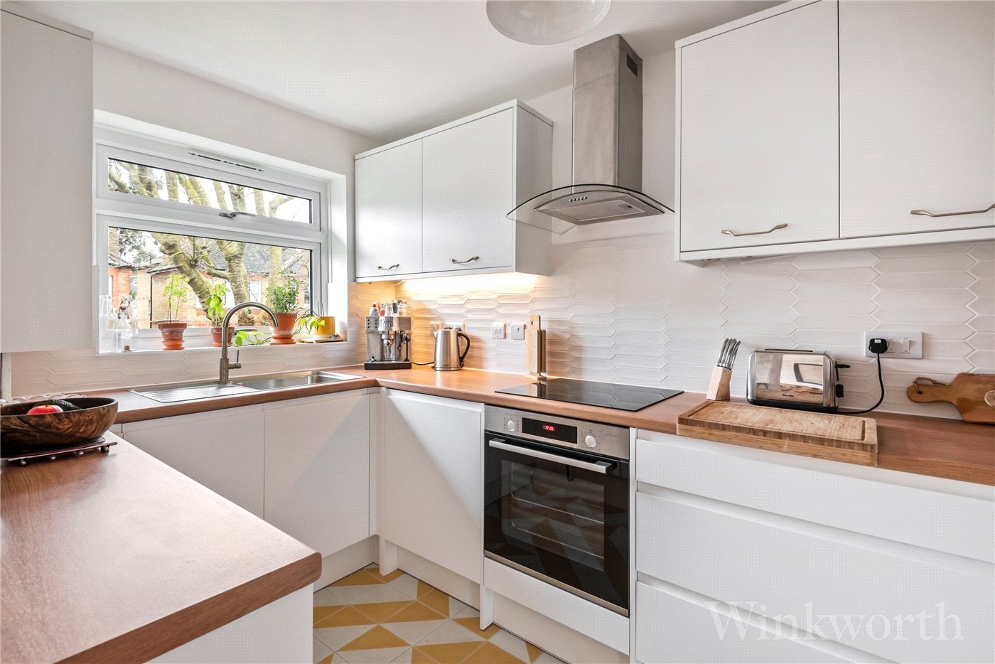 Flat Woolstone Road in Greater London