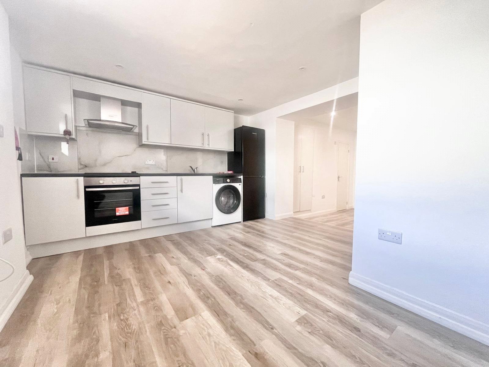 Flat Hanworth Road in Greater London