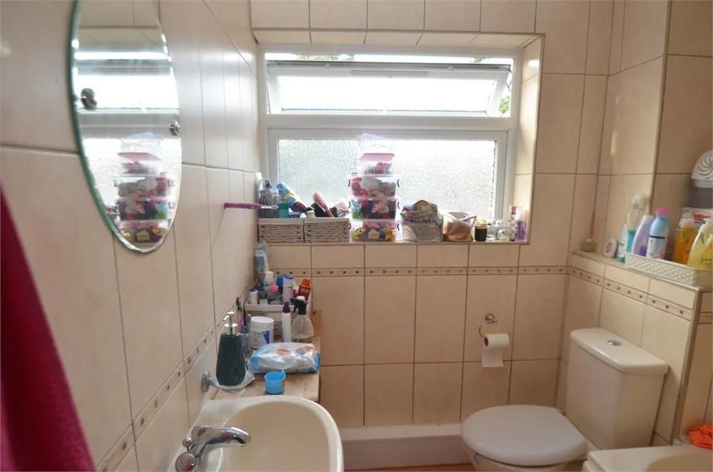 Flat Cotelands in Greater London