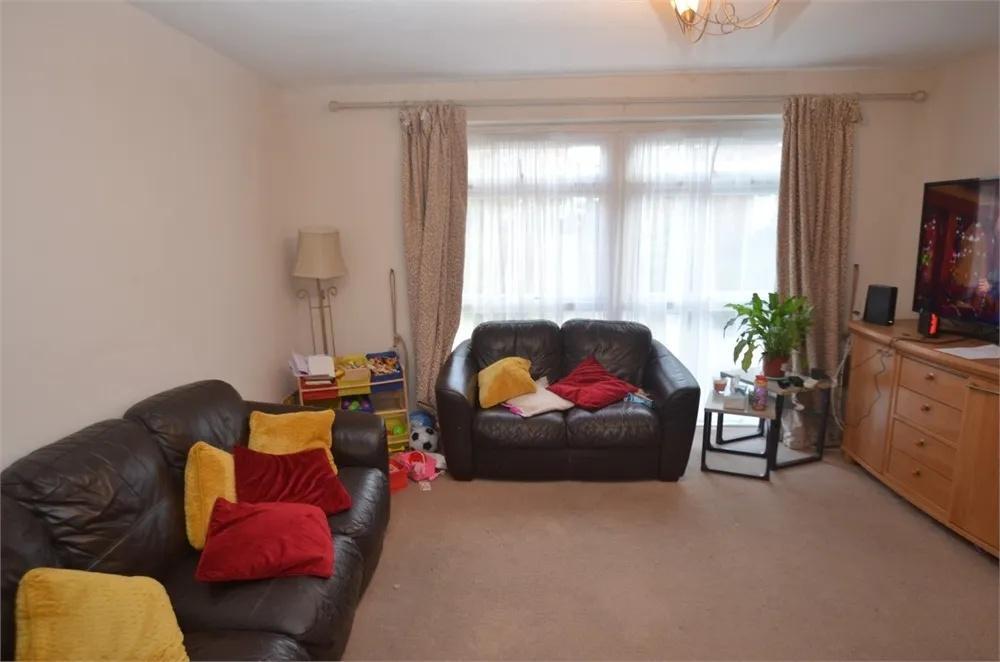 Flat Cotelands in Greater London