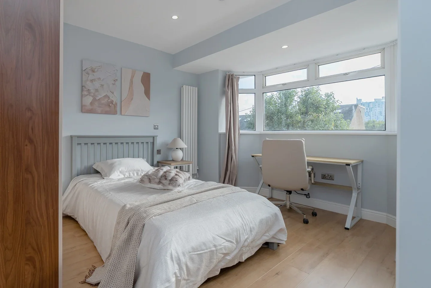 Room Tennyson Avenue in Greater London