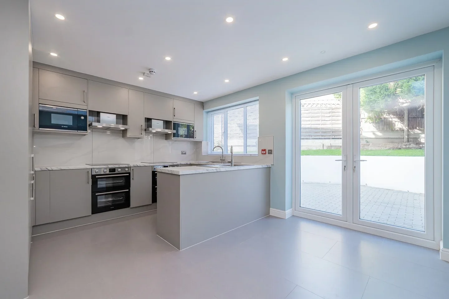 Room Tennyson Avenue in Greater London