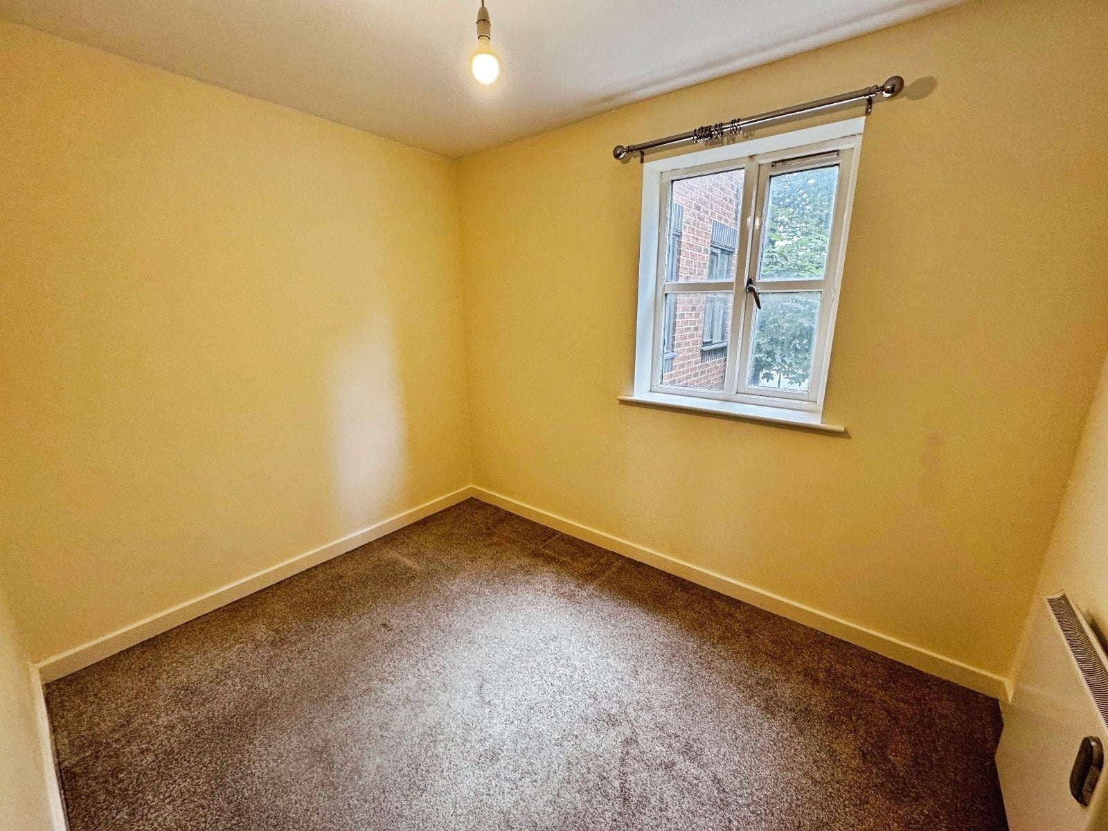 Flat Turlow Court in Leeds