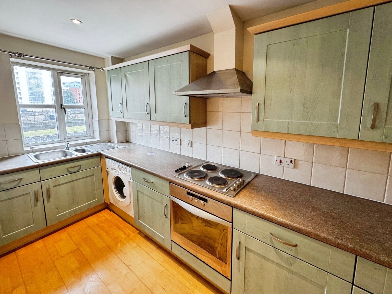 Flat Turlow Court in Leeds