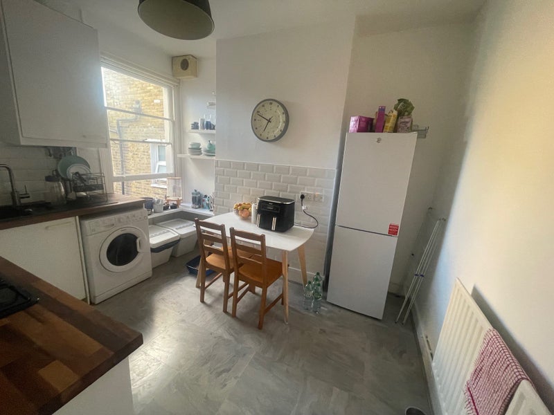 Room Stephendale Road in Greater London
