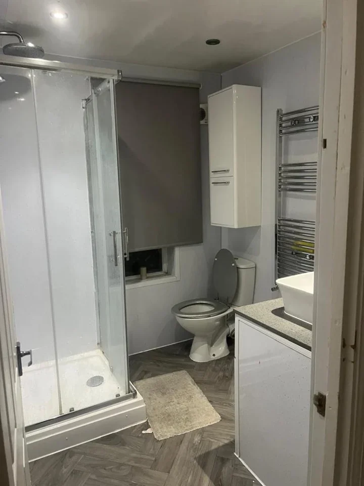 Room Tudor Road in Greater London