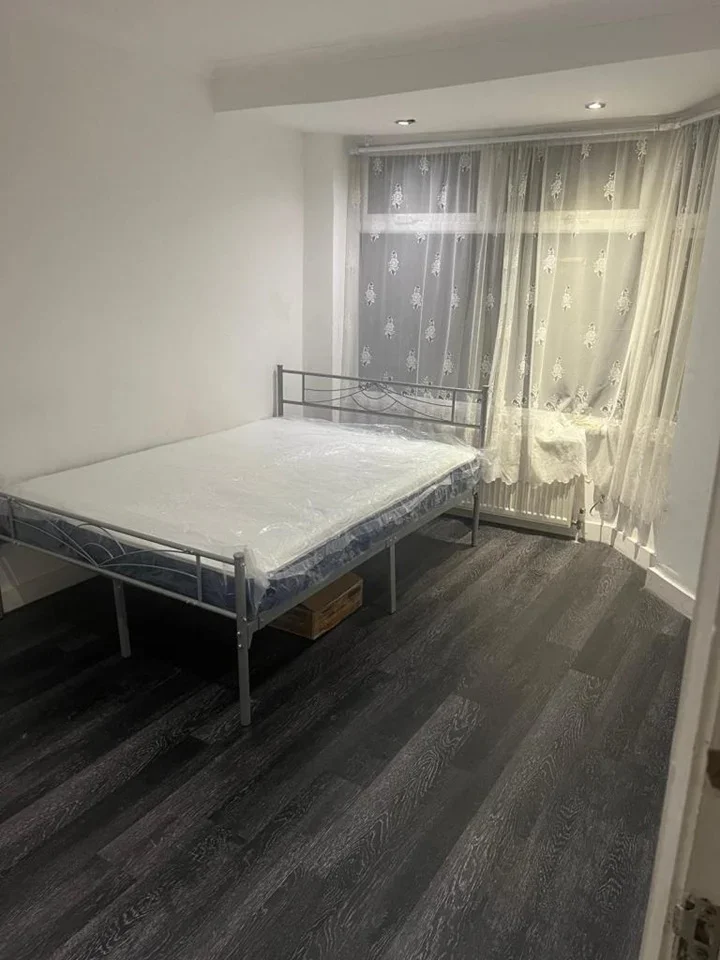 Room Tudor Road in Greater London