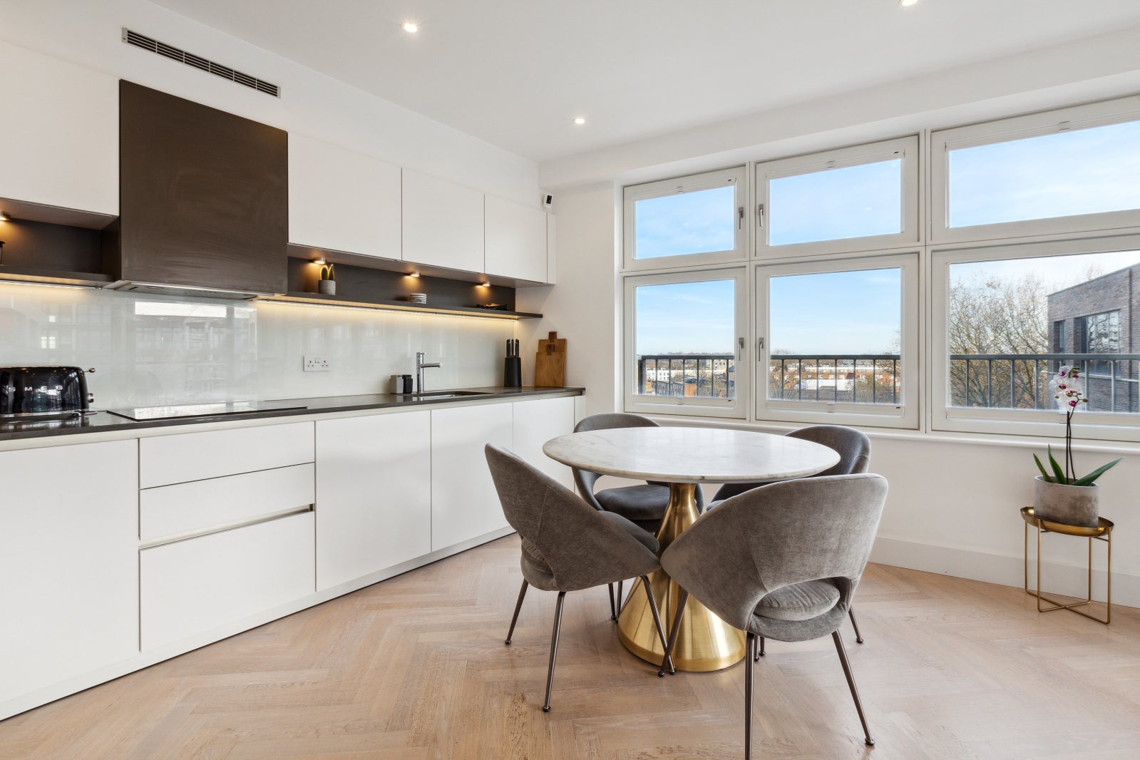 Flat Market Road in Greater London