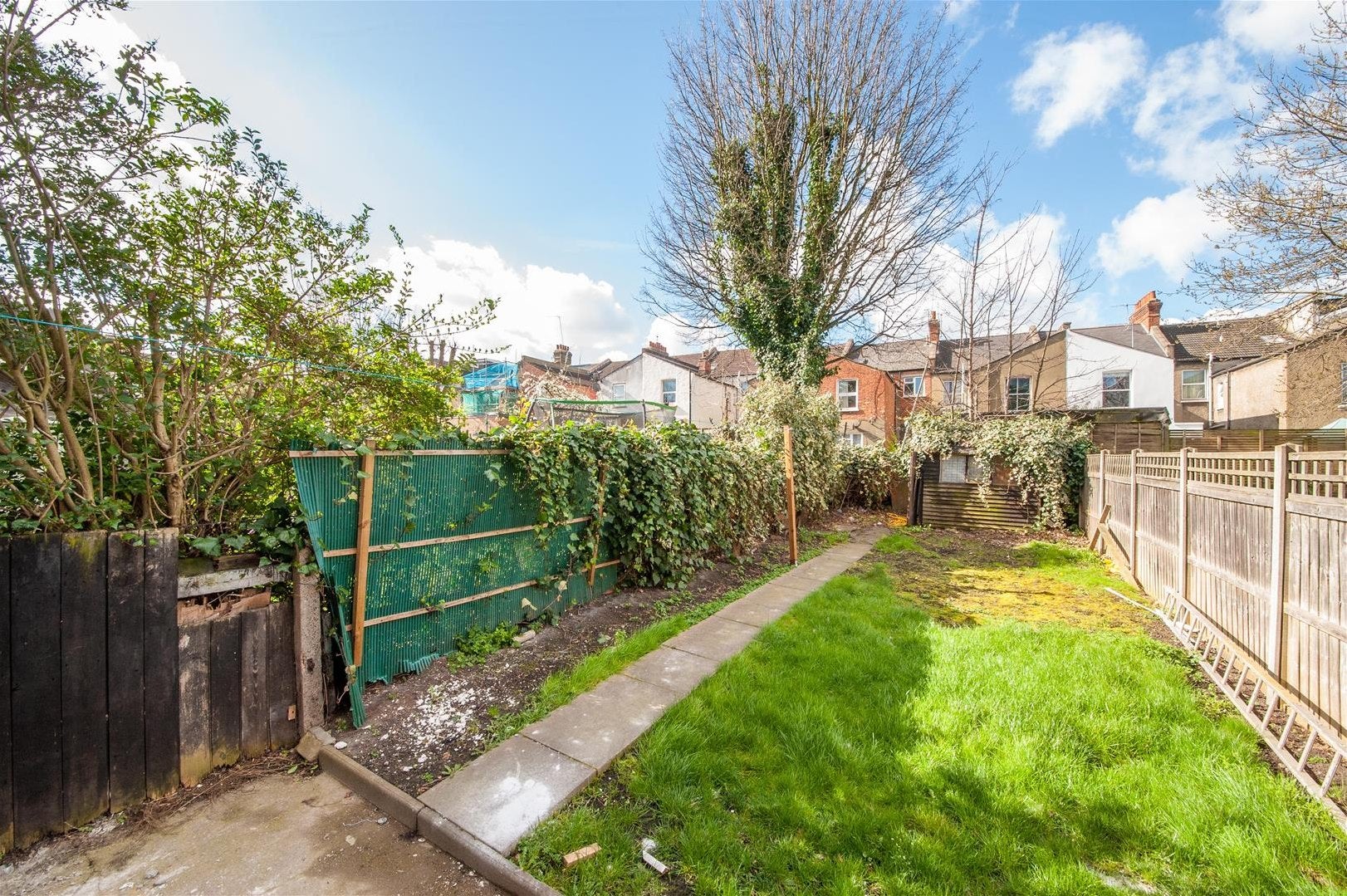 House Saint John's Avenue in Greater London