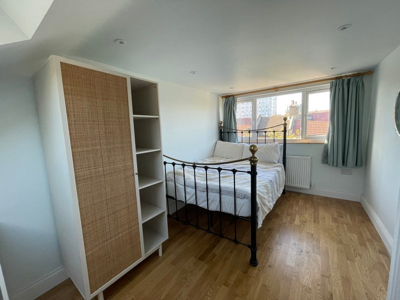 Room Faringford Road in Greater London