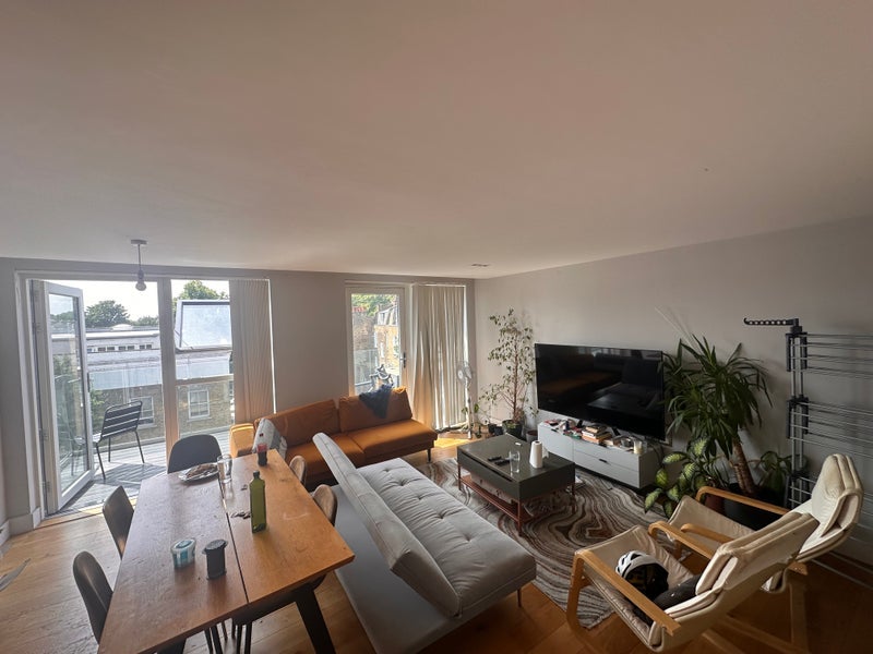 Room Lindsey Mews in Greater London
