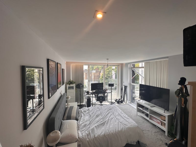 Room Lindsey Mews in Greater London