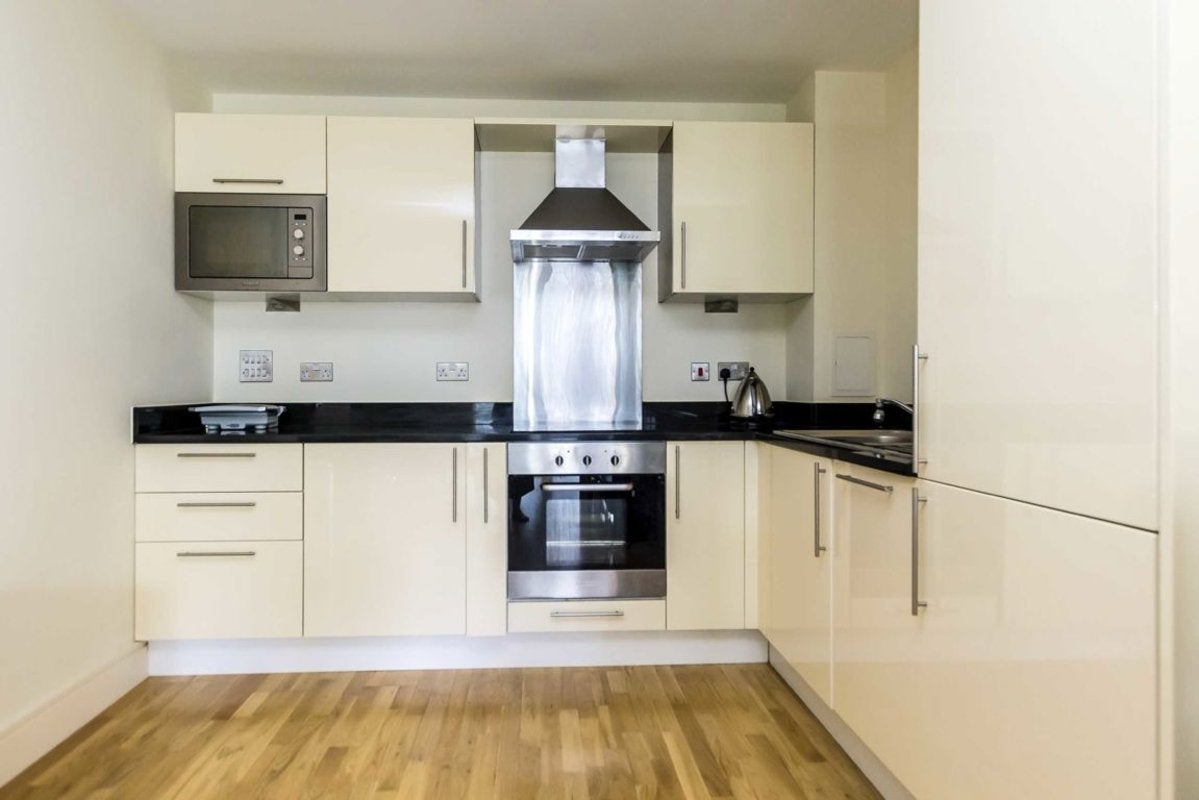 Flat Lanterns Way in Greater London