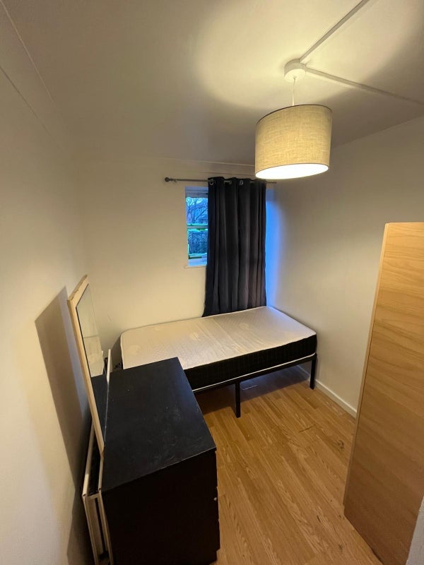 Room Surrey Gardens in Greater London