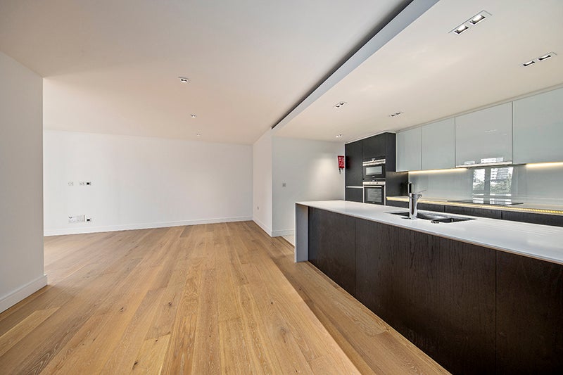 Flat Kew Bridge Road in Greater London