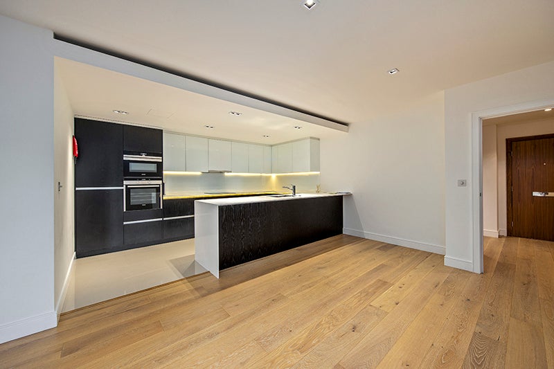 Flat Kew Bridge Road in Greater London