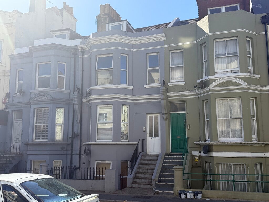 Flat Queens Road in St Leonards