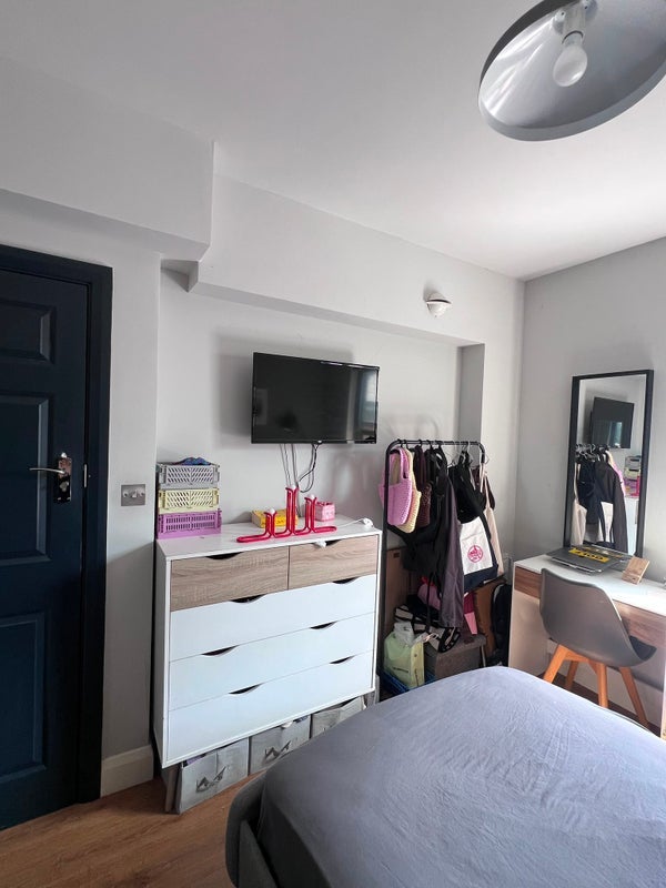 Room Trehurst Street in Greater London