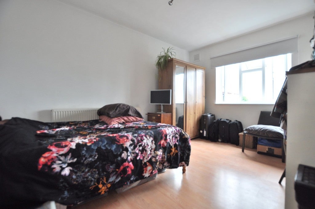 Flat Weymouth Terrace in Greater London