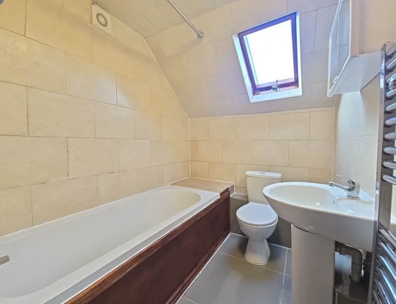 Flat Wokingham Road in Reading