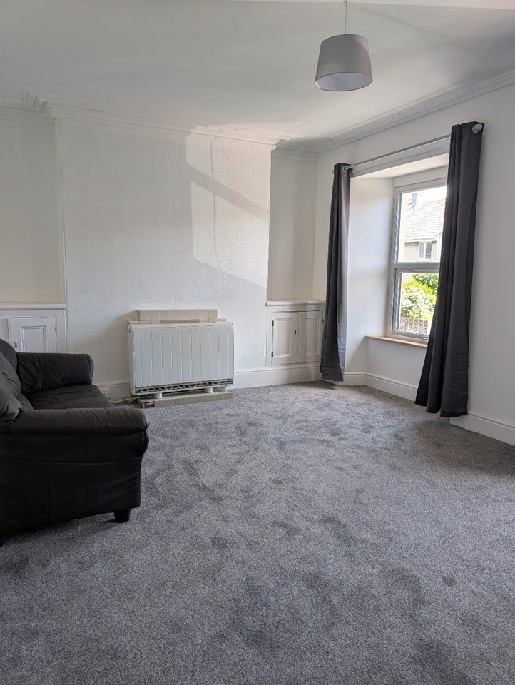 Flat Clarence Place in Plymouth