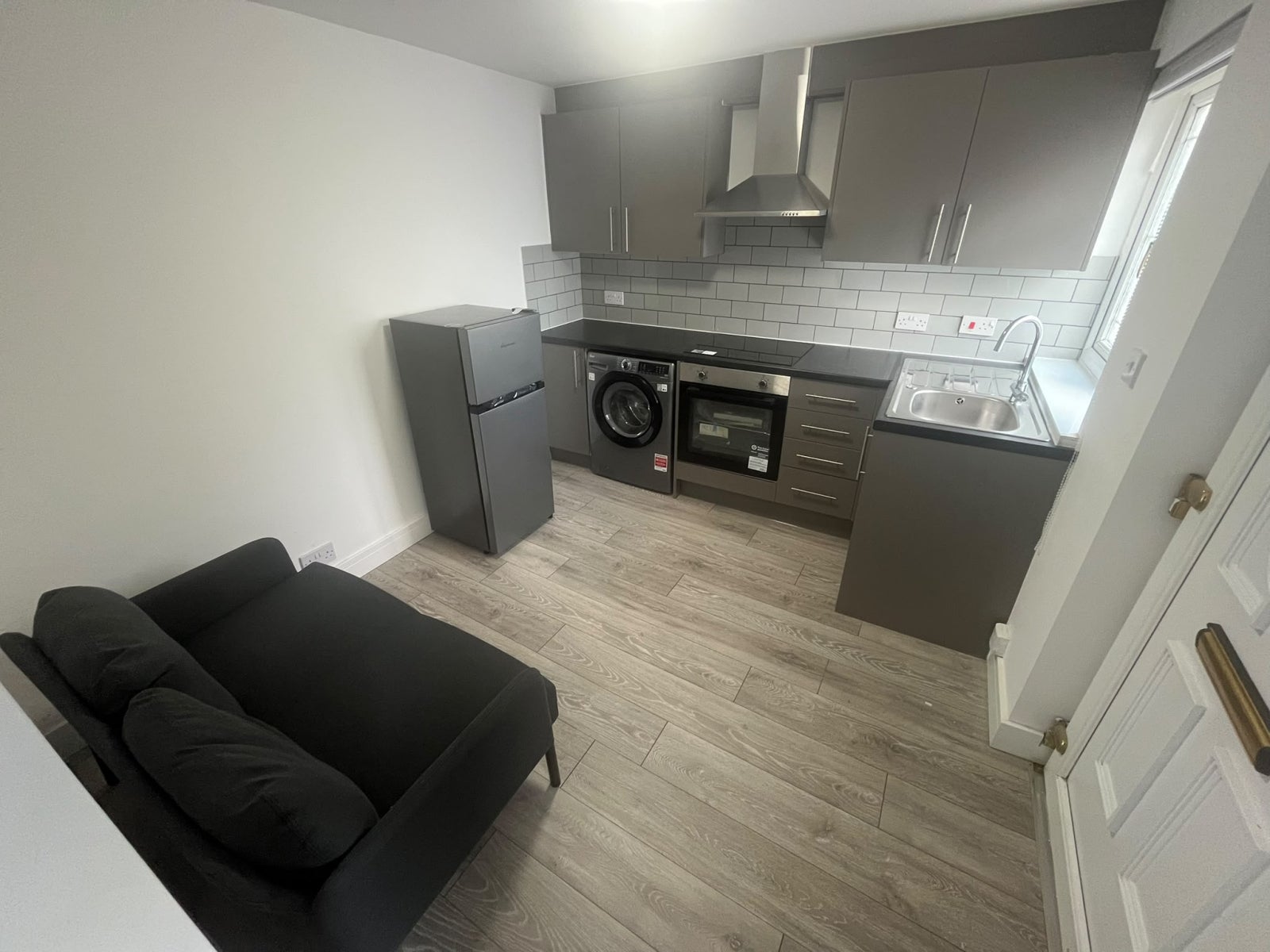 Flat Oldfield Lane North in Greater London