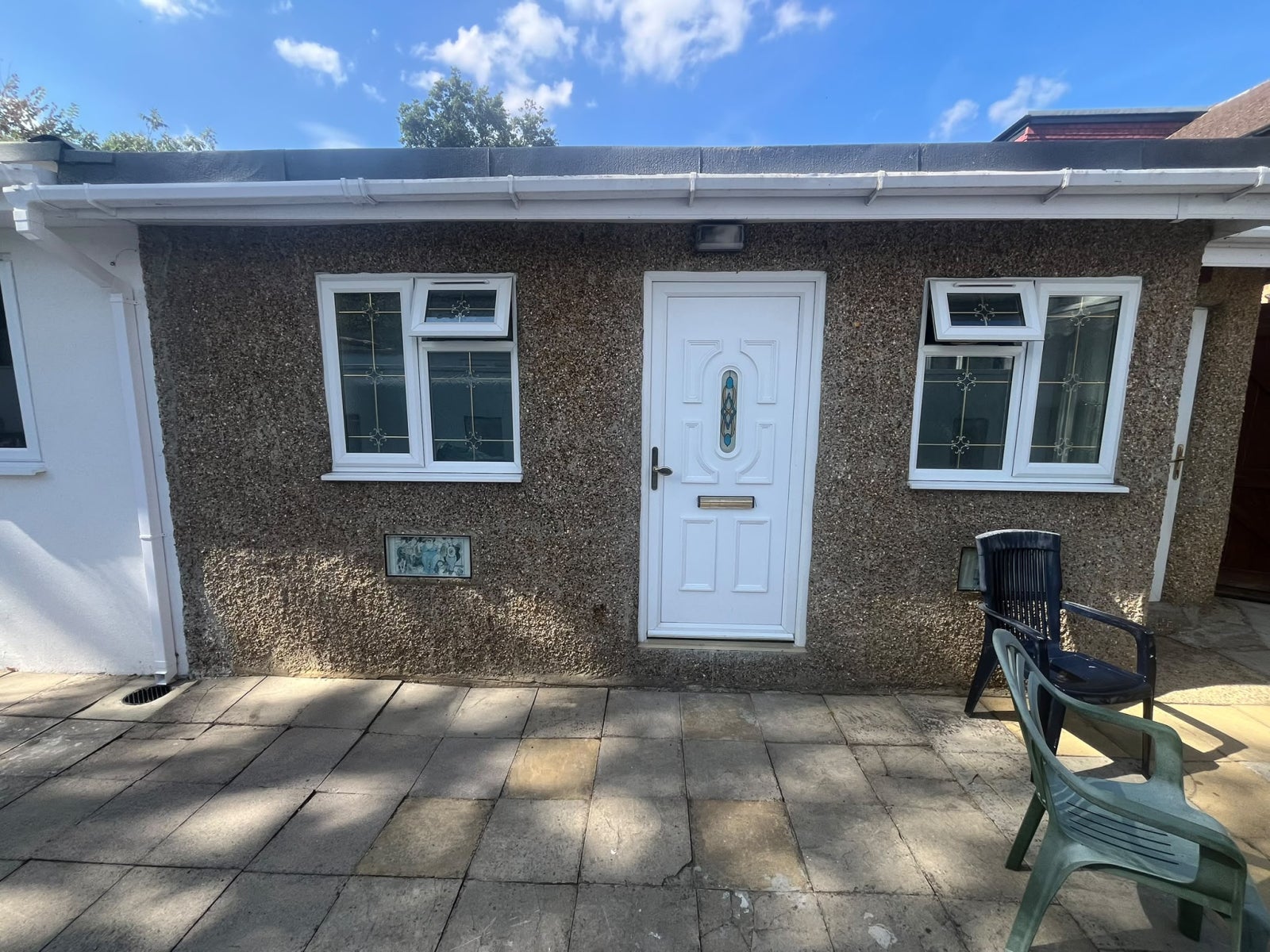 Flat Oldfield Lane North in Greater London