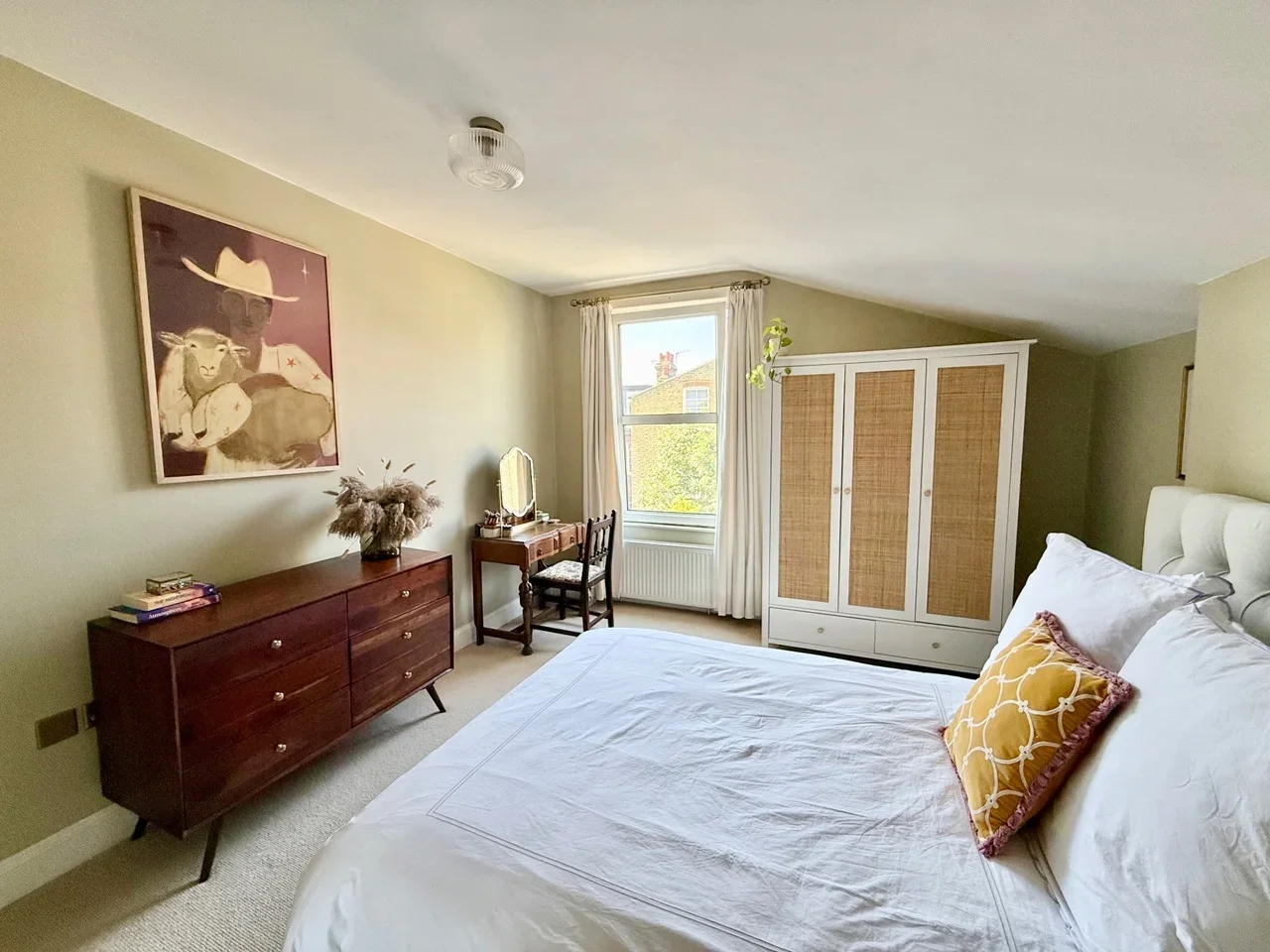 Flat Kingscourt Road in Greater London