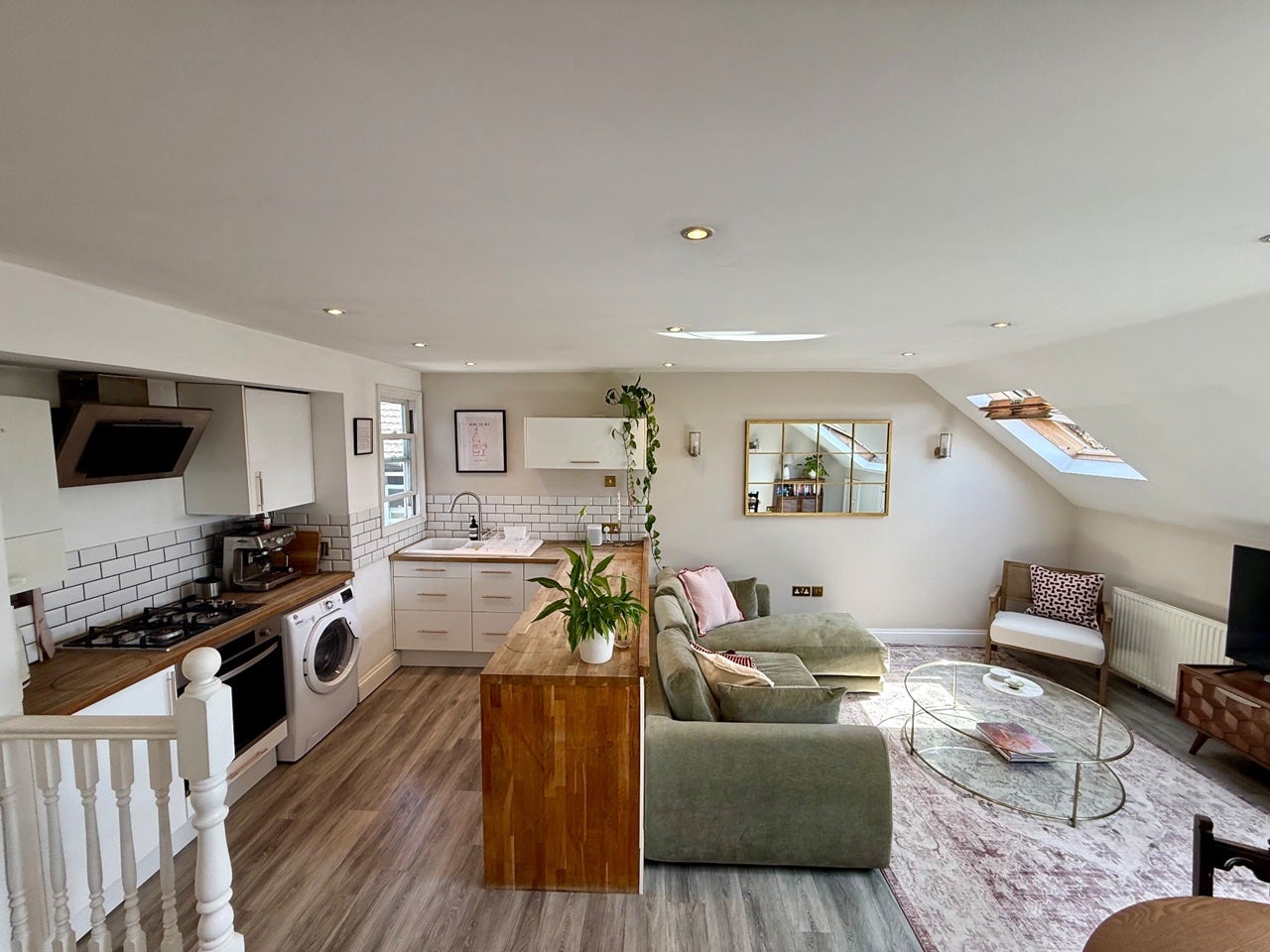 Flat Kingscourt Road in Greater London