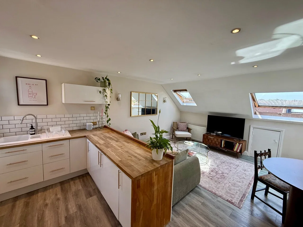 Flat Kingscourt Road in Greater London