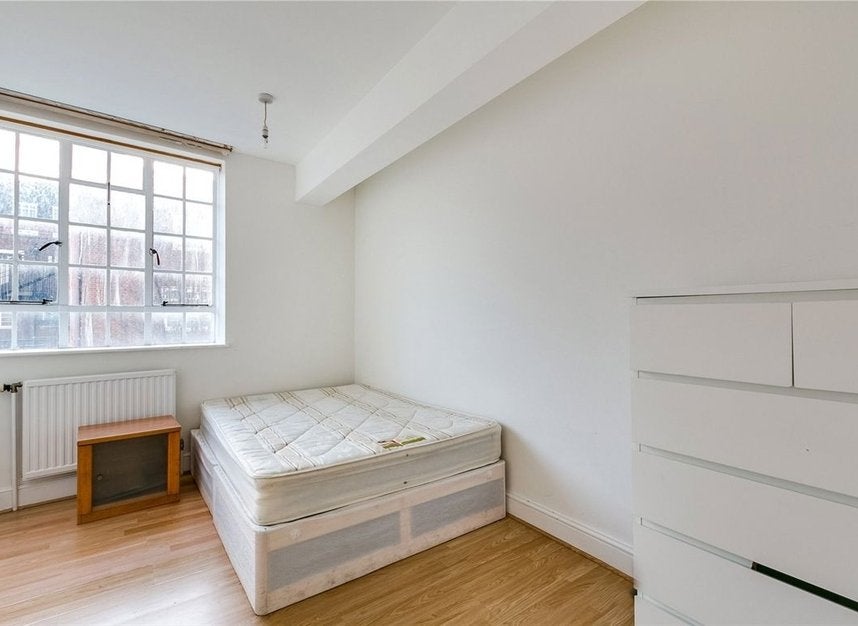 Flat Sloane Avenue in Greater London
