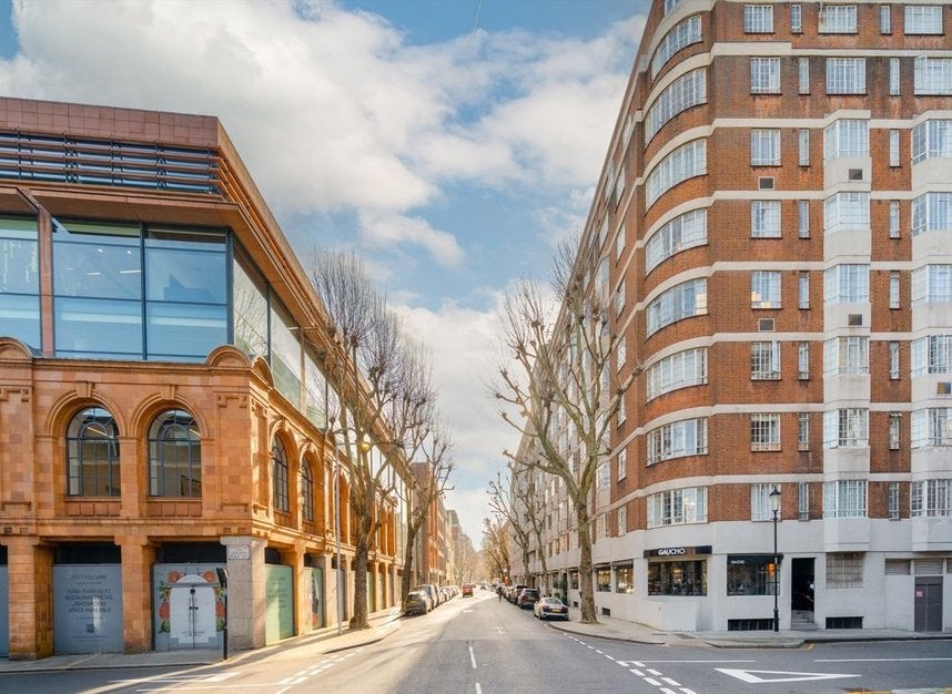Flat Sloane Avenue in Greater London