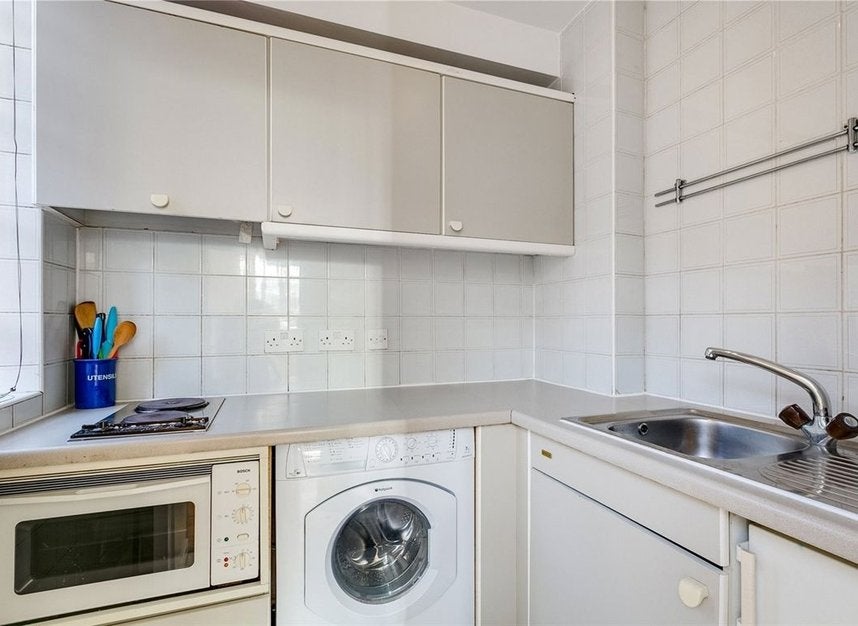 Flat Sloane Avenue in Greater London