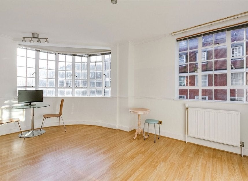 Flat Sloane Avenue in Greater London