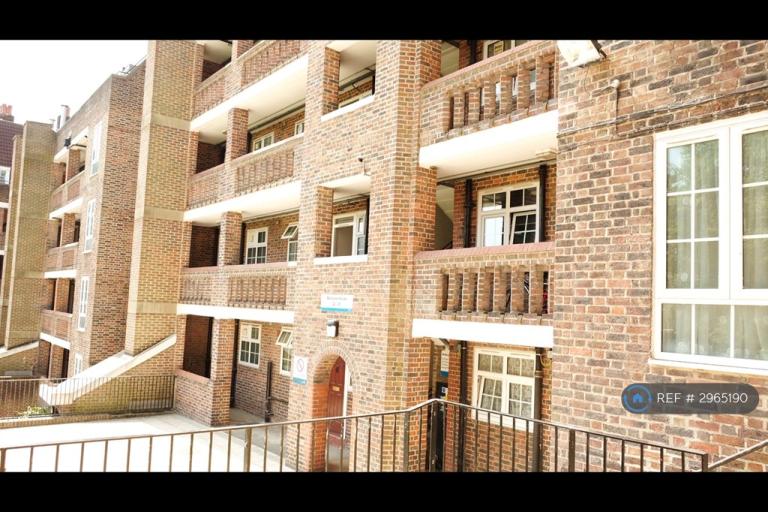 Flat Pytchley Road in Greater London