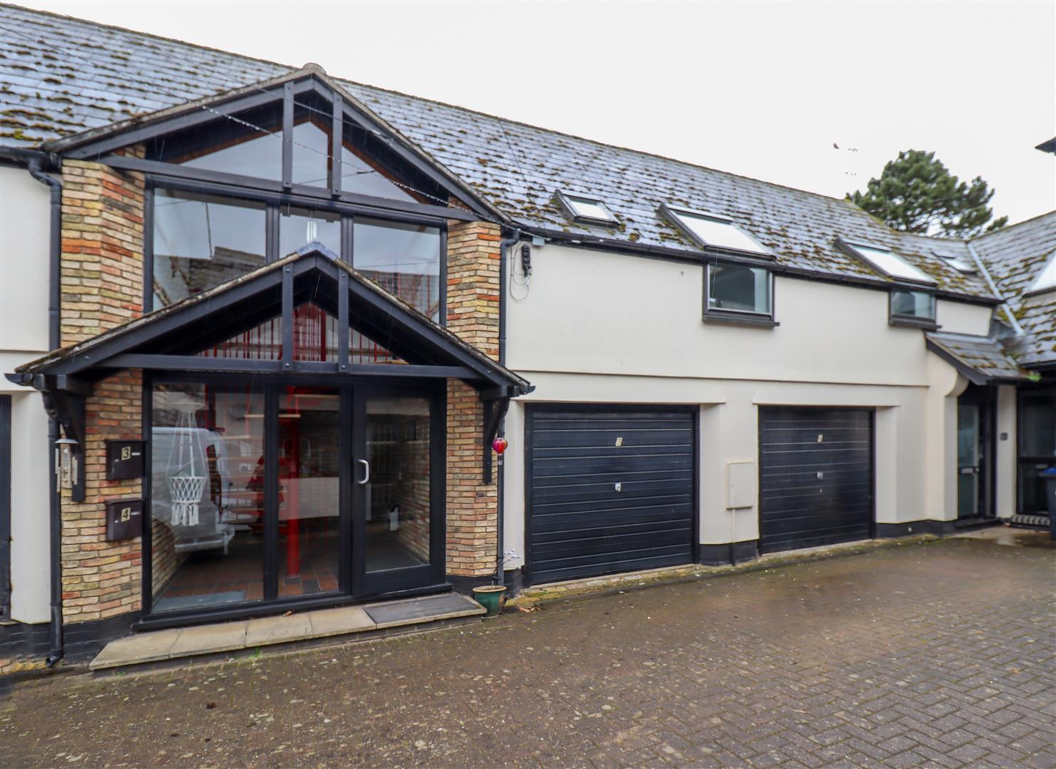 Flat West End Mews in Ely