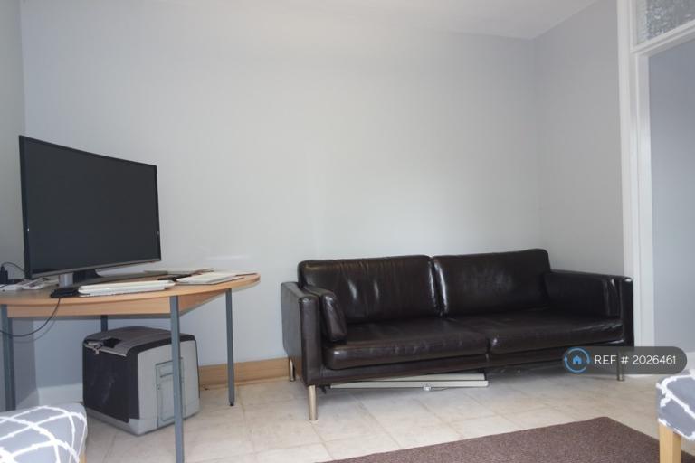 Room Eardley Court in Crewe
