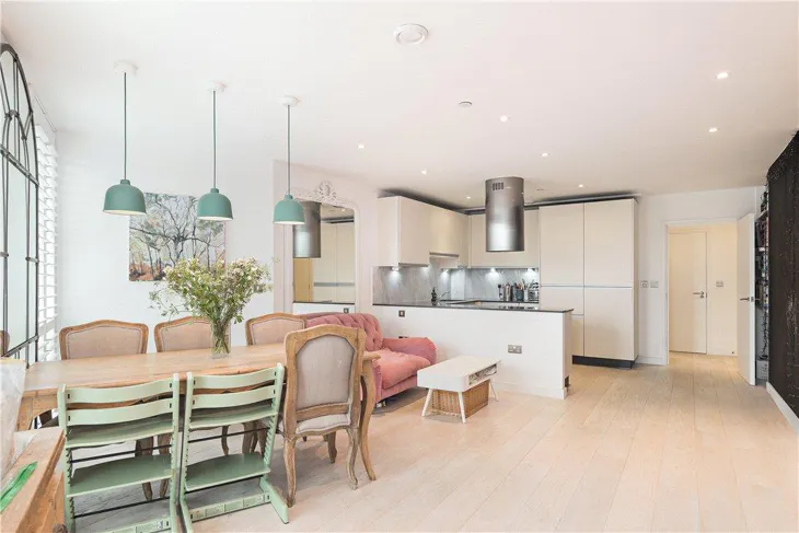 Flat Salamanca Place in Greater London