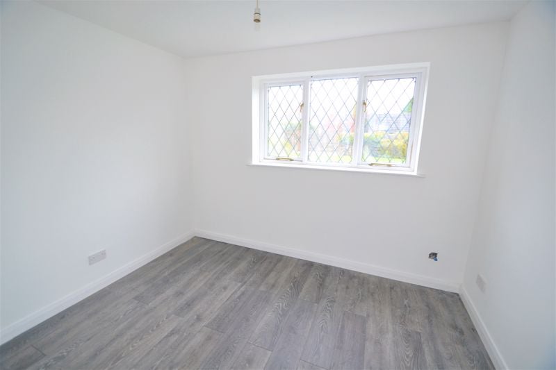 Flat Moorfield Chase in Farnworth